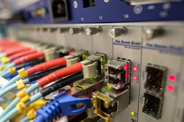 Comment trouver l'emplacement du boîtier de fibre optique pour une bonne connexion ?